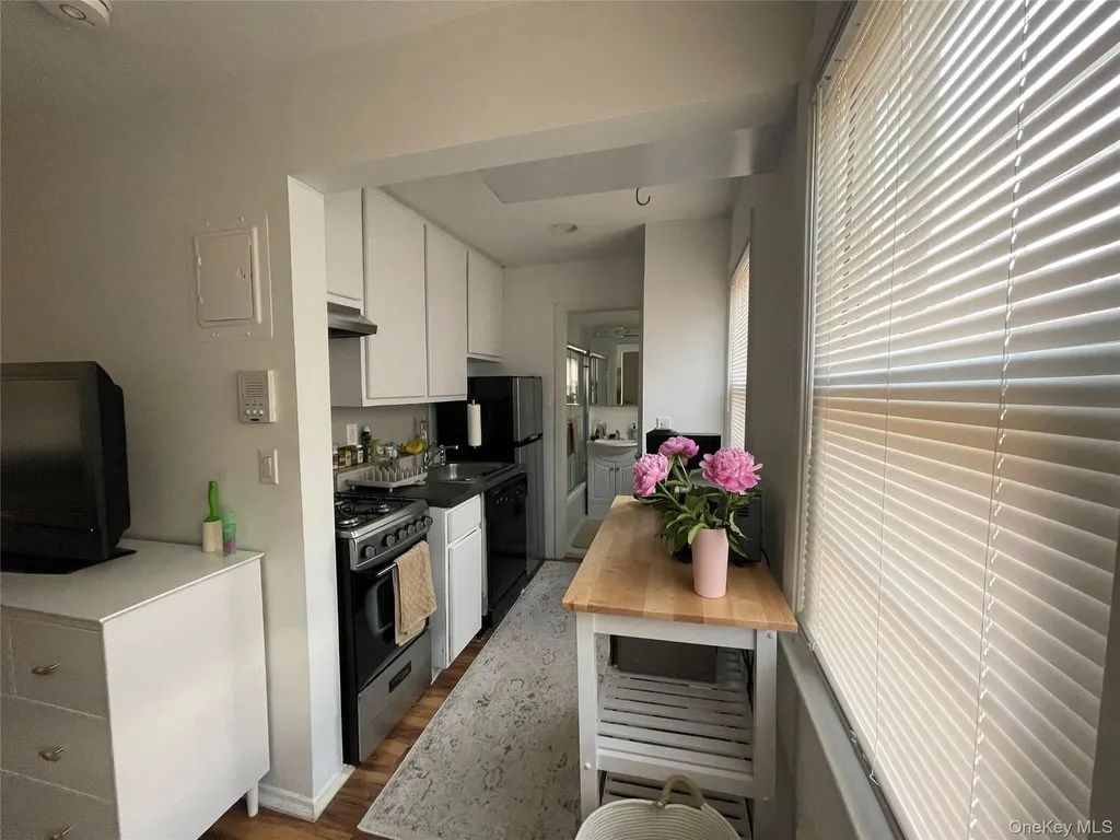 215 W Broadway Long Beach NY 11561