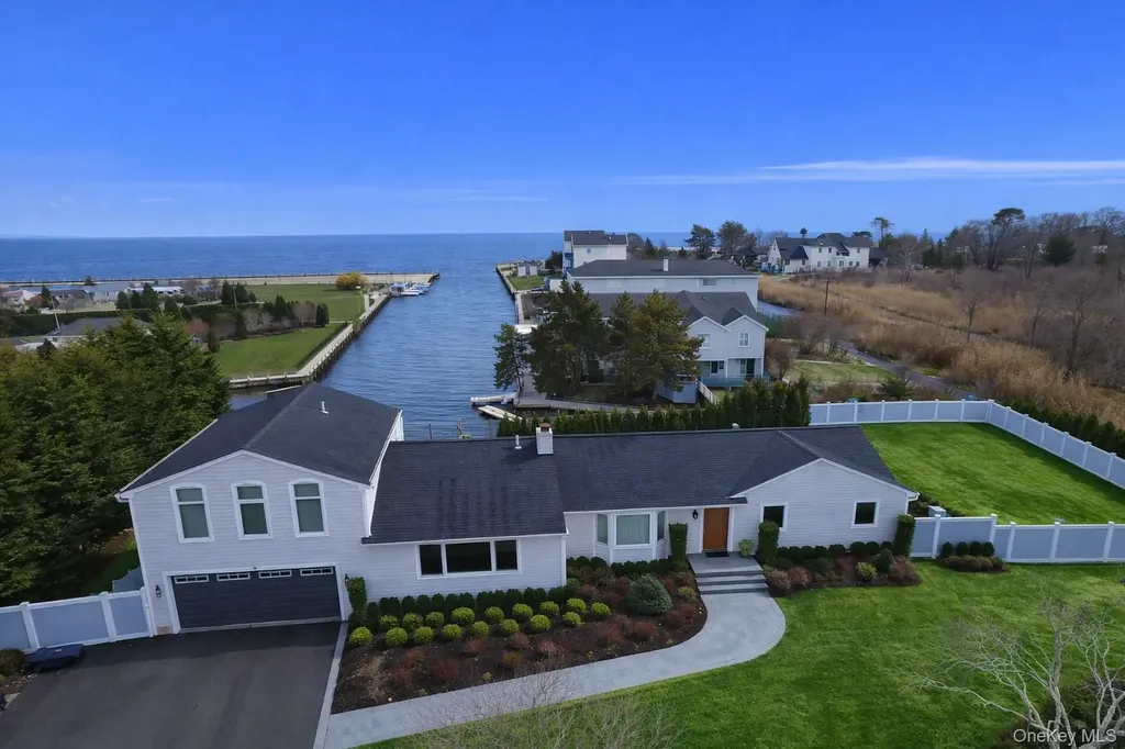 18 Matilda Court Bayport NY 11705