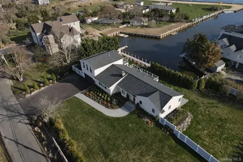 18 Matilda Court Bayport NY 11705
