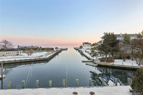18 Matilda Court Bayport NY 11705