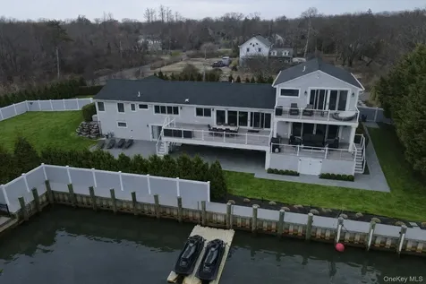 18 Matilda Court Bayport NY 11705