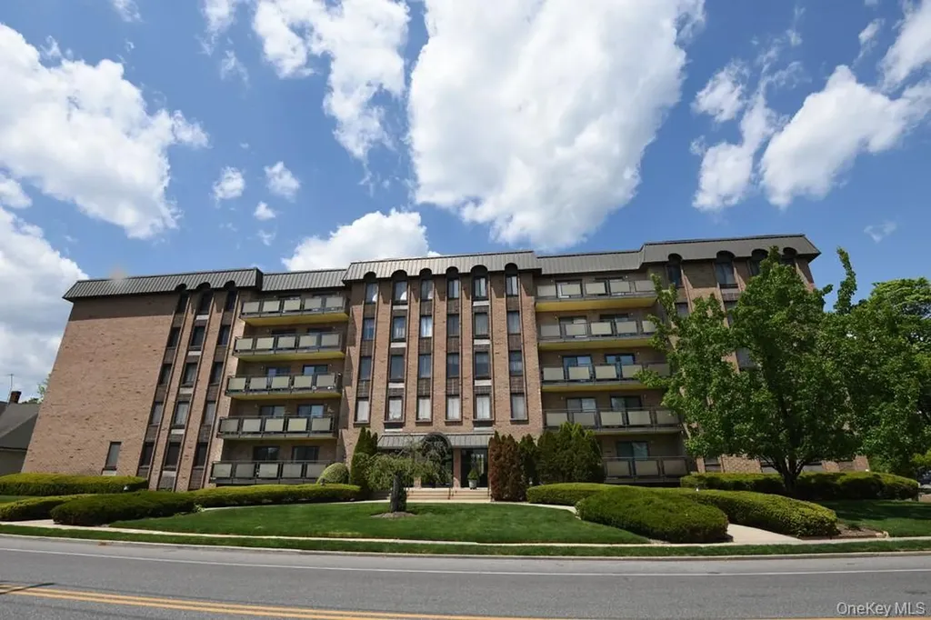 175 Maple Avenue Westbury NY 11590