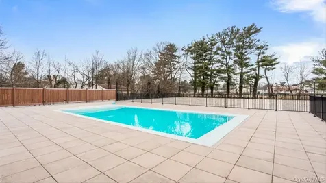 175 Maple Avenue Westbury NY 11590