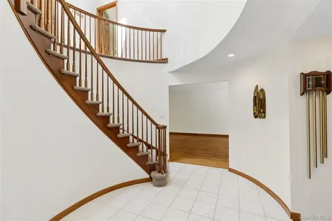 94 Cove Road Oyster Bay Cove NY 11771