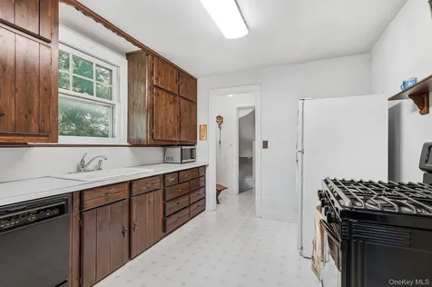 24 Grandview Avenue White Plains NY 10605