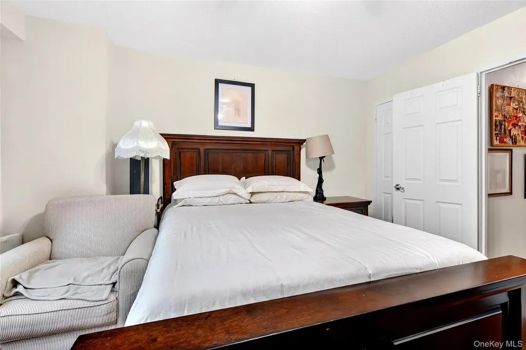 2550 Olinville Avenue Bronx NY 10467