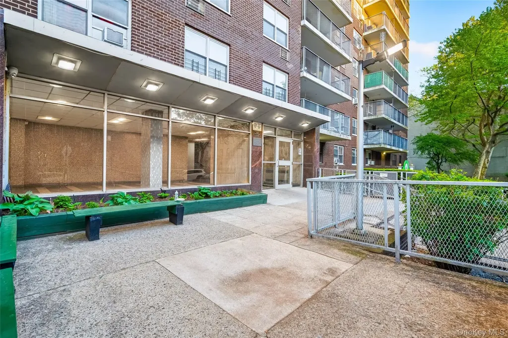 2550 Olinville Avenue Bronx NY 10467
