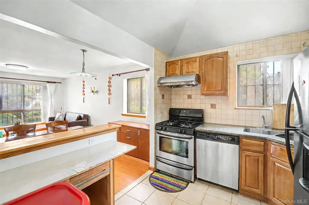 9409 46th Avenue Elmhurst NY 11373