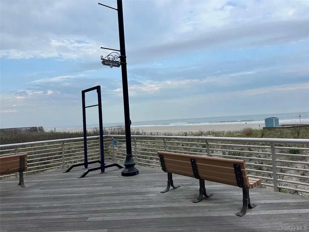 639 E Broadway Long Beach NY 11561