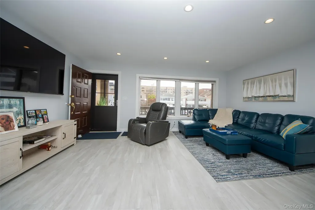 639 E Broadway Long Beach NY 11561