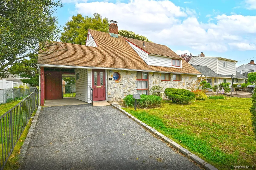 16 Springtime Lane E Levittown NY 11756
