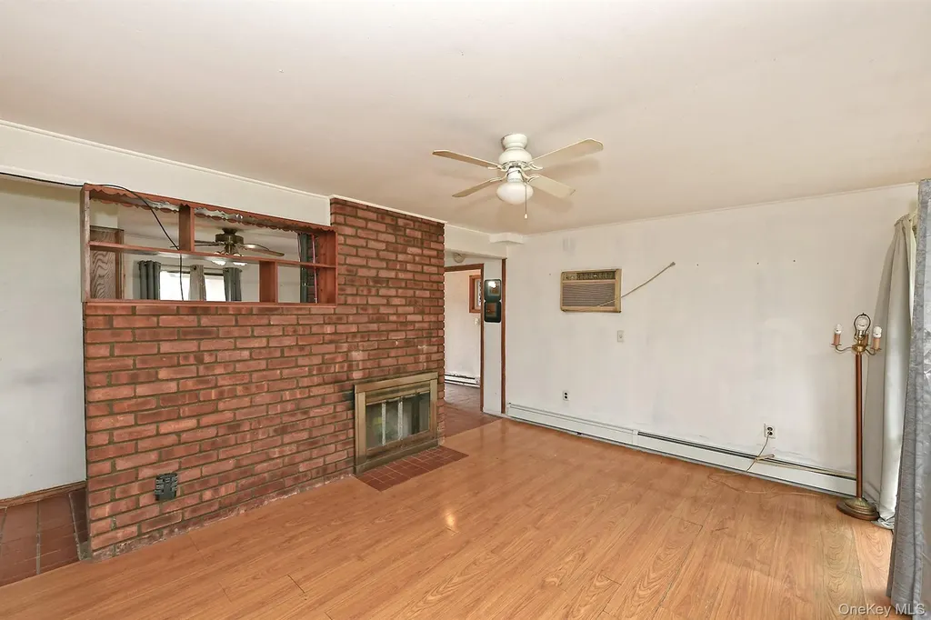 16 Springtime Lane E Levittown NY 11756