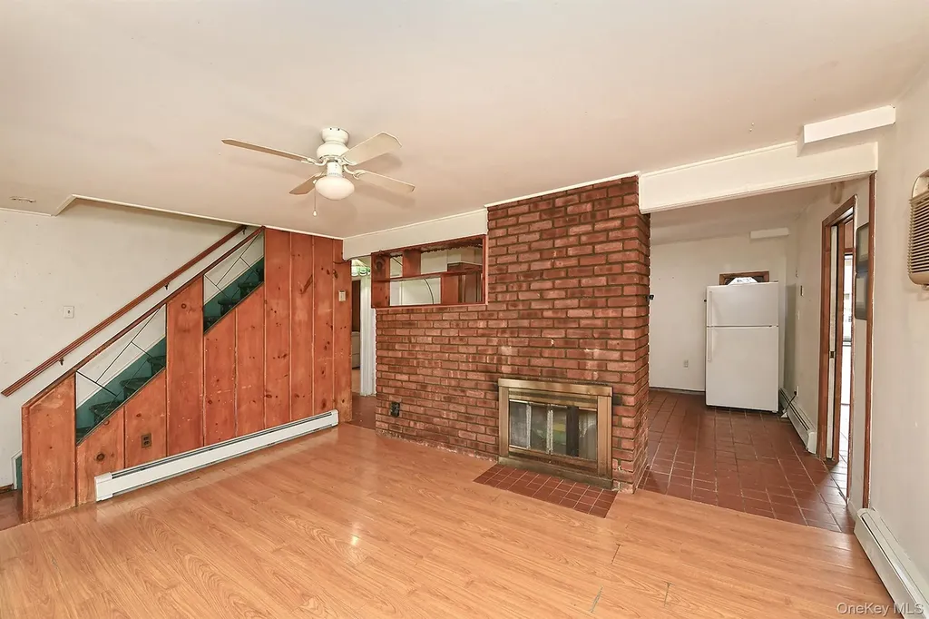 16 Springtime Lane E Levittown NY 11756