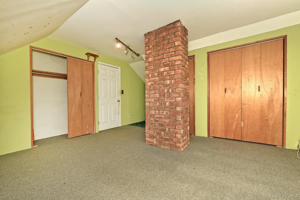 16 Springtime Lane E Levittown NY 11756