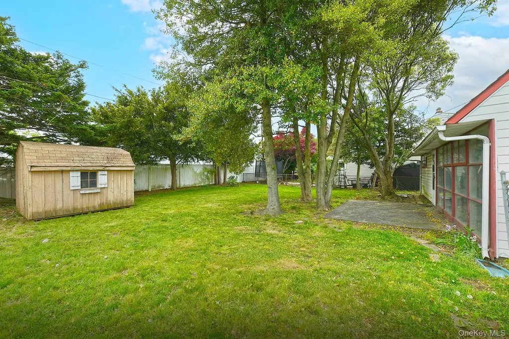 16 Springtime Lane E Levittown NY 11756