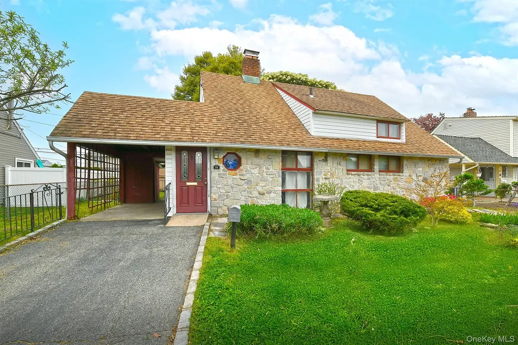 16 Springtime Lane E Levittown NY 11756