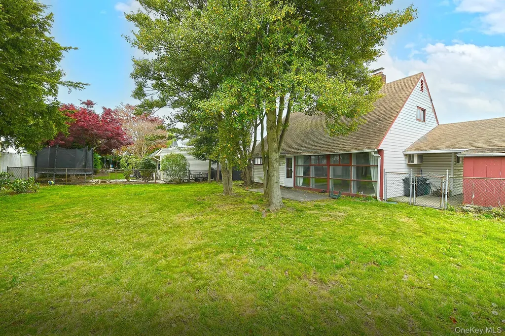 16 Springtime Lane E Levittown NY 11756
