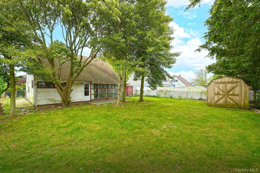 16 Springtime Lane E Levittown NY 11756