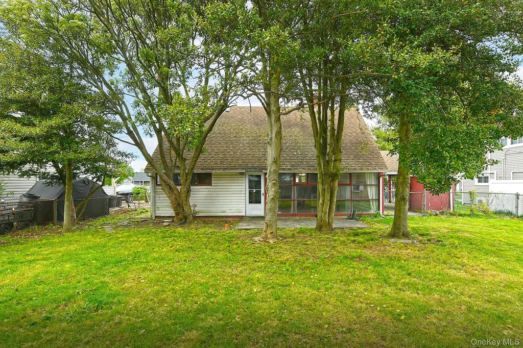 16 Springtime Lane E Levittown NY 11756