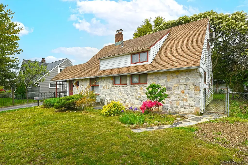 16 Springtime Lane E Levittown NY 11756