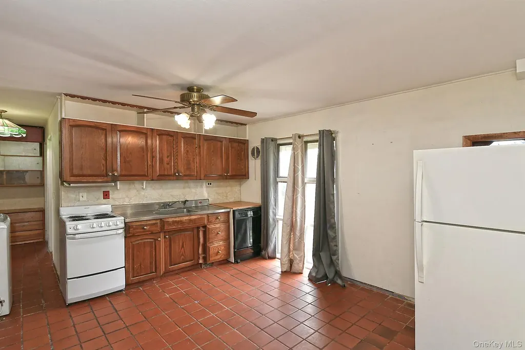 16 Springtime Lane E Levittown NY 11756