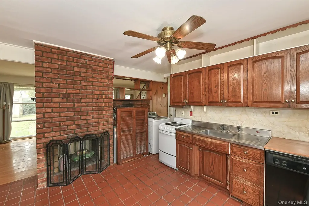 16 Springtime Lane E Levittown NY 11756