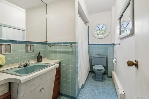 1055 Mamaroneck Avenue White Plains NY 10605