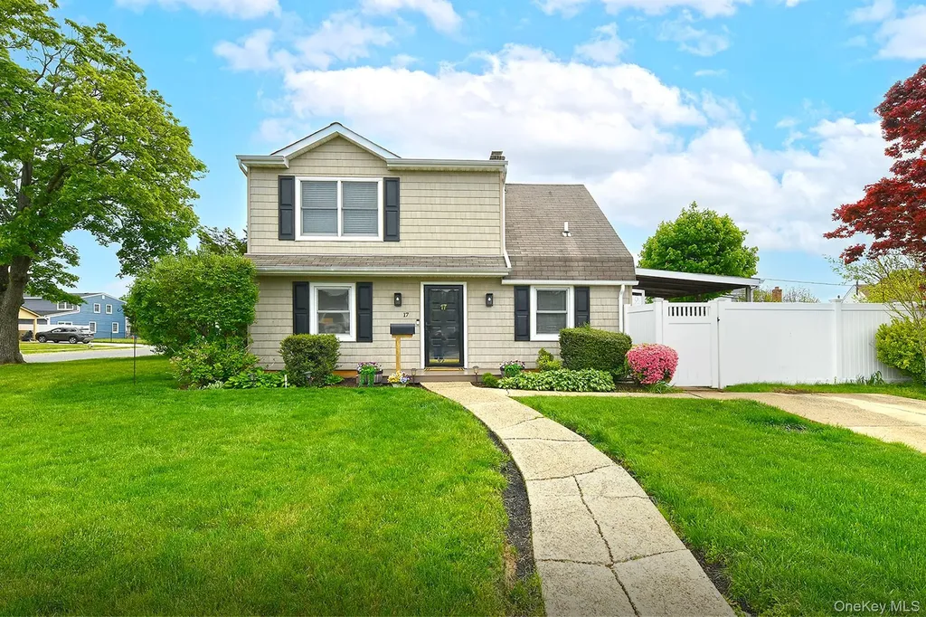 17 Ring Lane Levittown NY 11756
