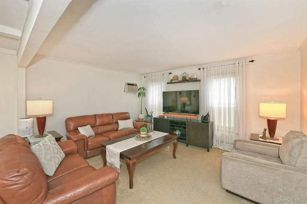 17 Ring Lane Levittown NY 11756