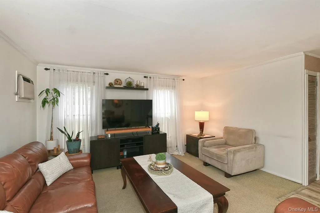 17 Ring Lane Levittown NY 11756