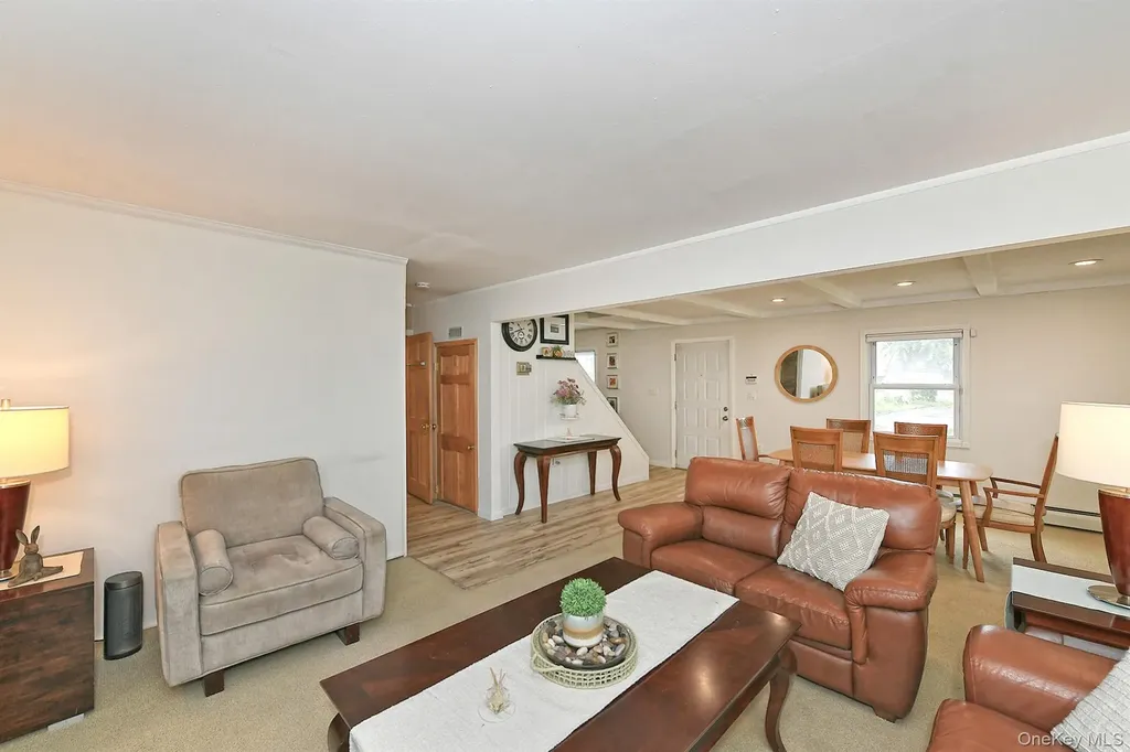 17 Ring Lane Levittown NY 11756