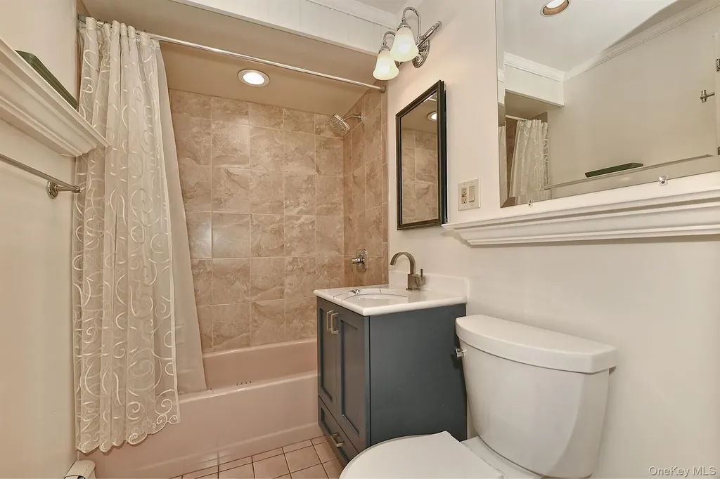 17 Ring Lane Levittown NY 11756
