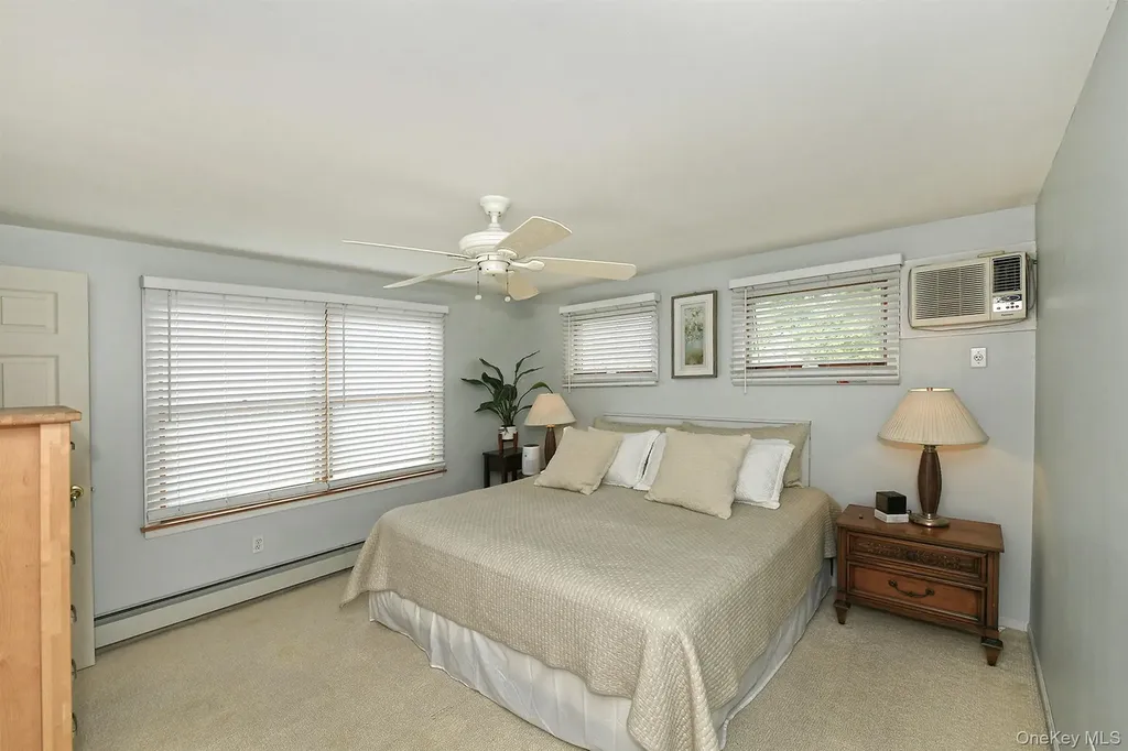 17 Ring Lane Levittown NY 11756