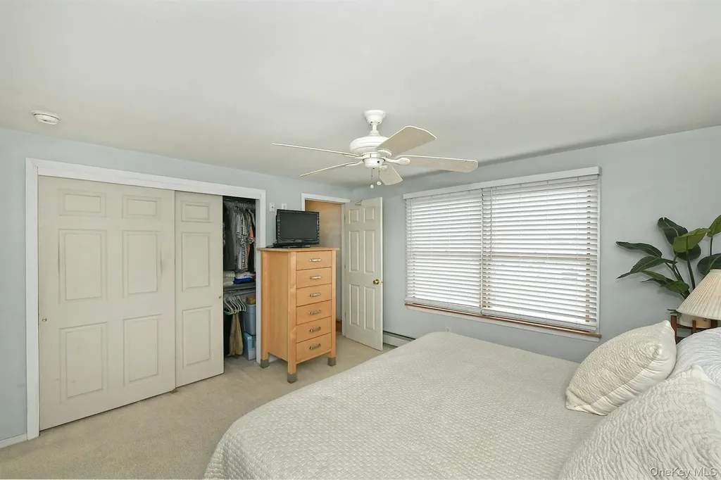17 Ring Lane Levittown NY 11756