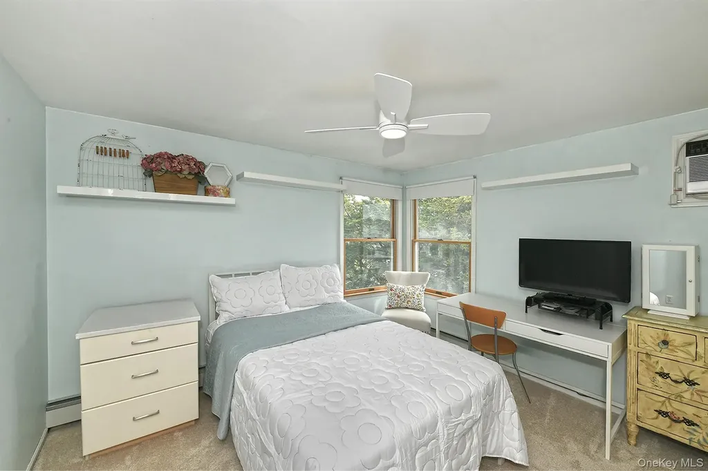 17 Ring Lane Levittown NY 11756