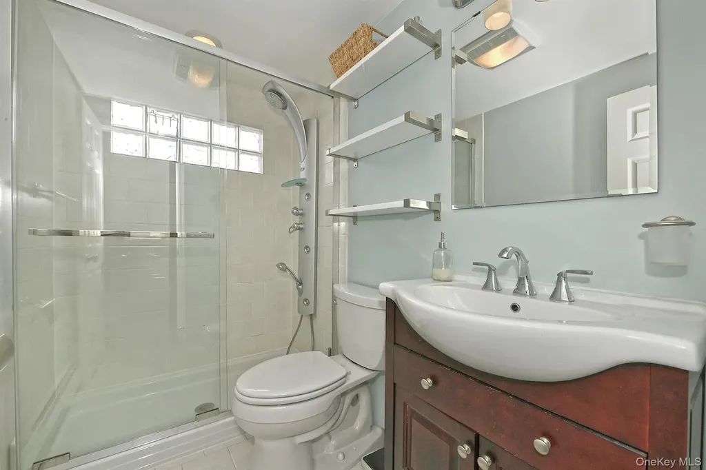 17 Ring Lane Levittown NY 11756