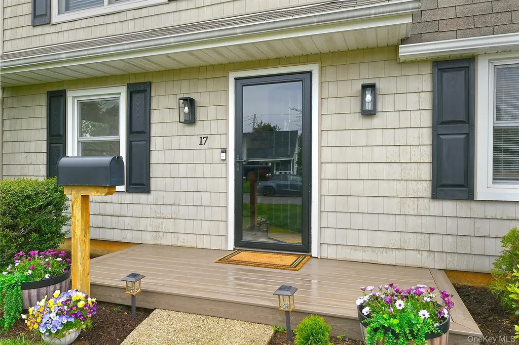 17 Ring Lane Levittown NY 11756