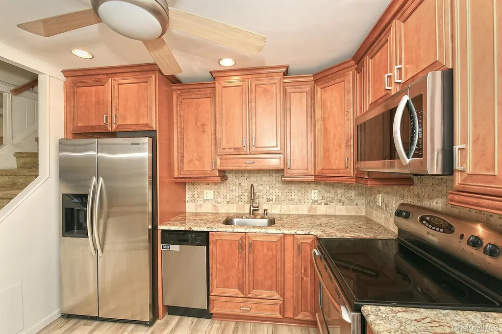 17 Ring Lane Levittown NY 11756
