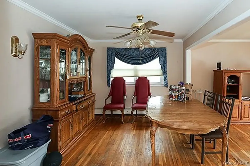 8 Broadfield Place Glen Cove NY 11542