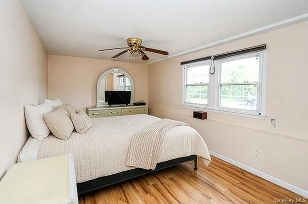 8 Broadfield Place Glen Cove NY 11542