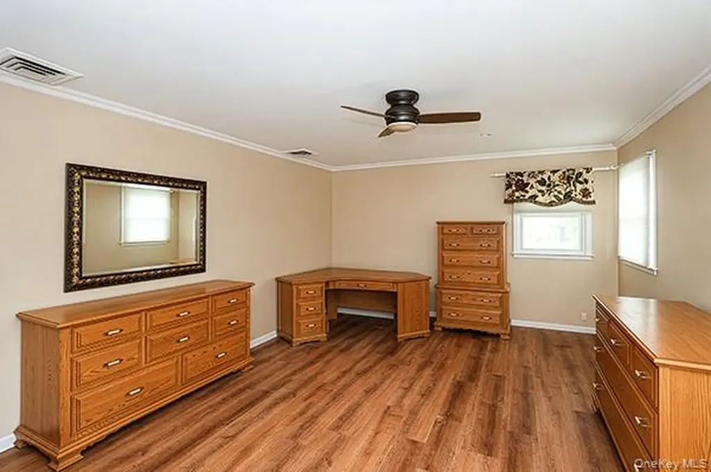 8 Broadfield Place Glen Cove NY 11542
