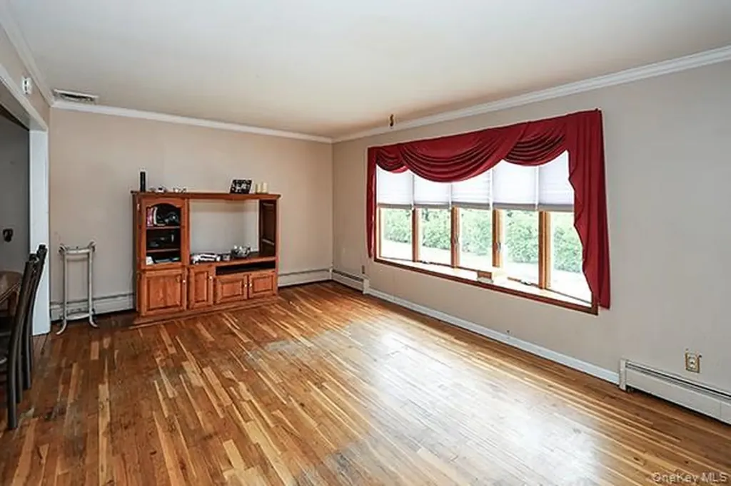 8 Broadfield Place Glen Cove NY 11542