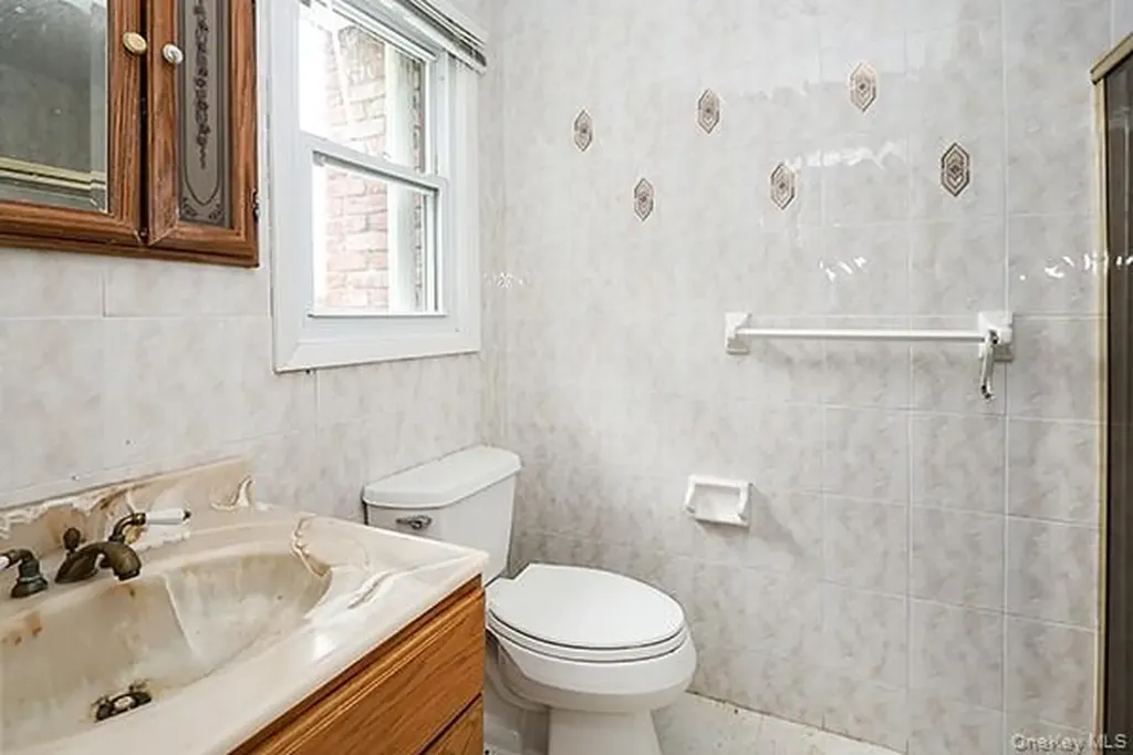 8 Broadfield Place Glen Cove NY 11542