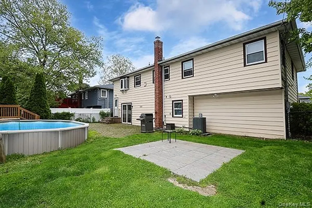 8 Broadfield Place Glen Cove NY 11542