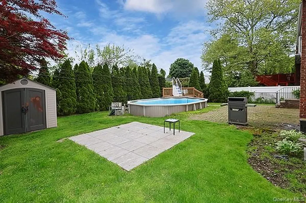 8 Broadfield Place Glen Cove NY 11542