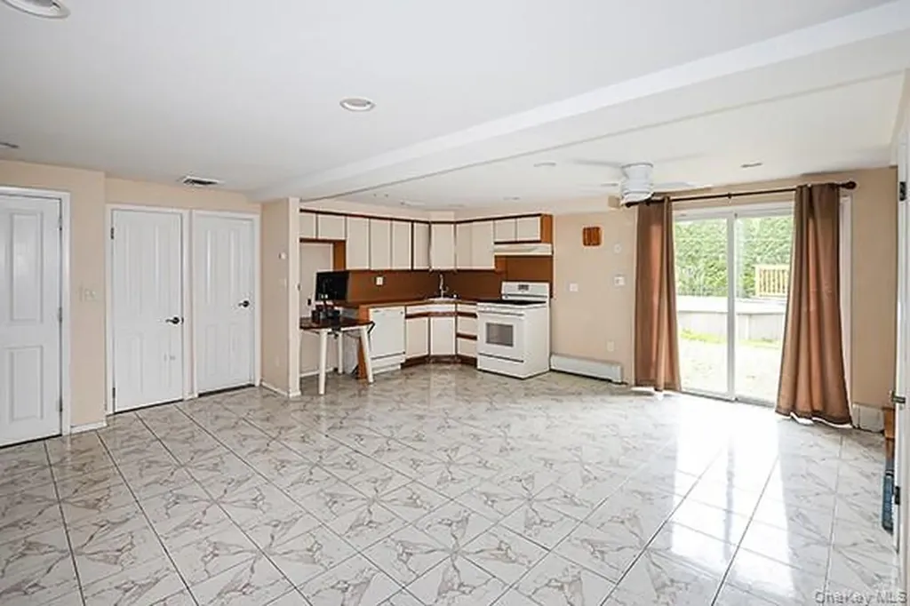 8 Broadfield Place Glen Cove NY 11542