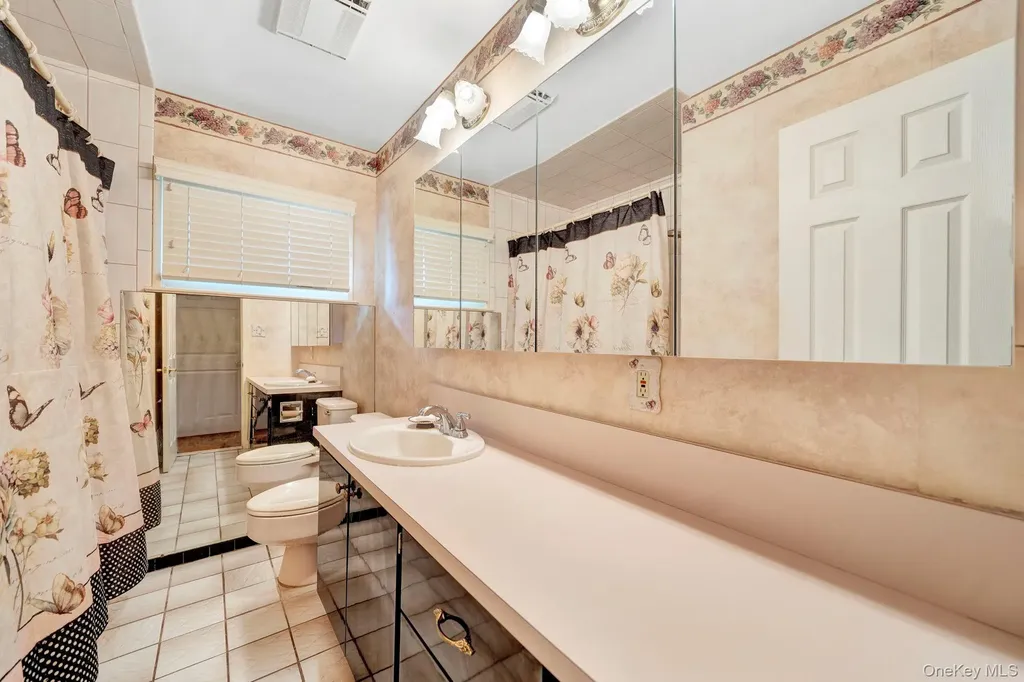 393 Coleridge Street Levittown NY 11756