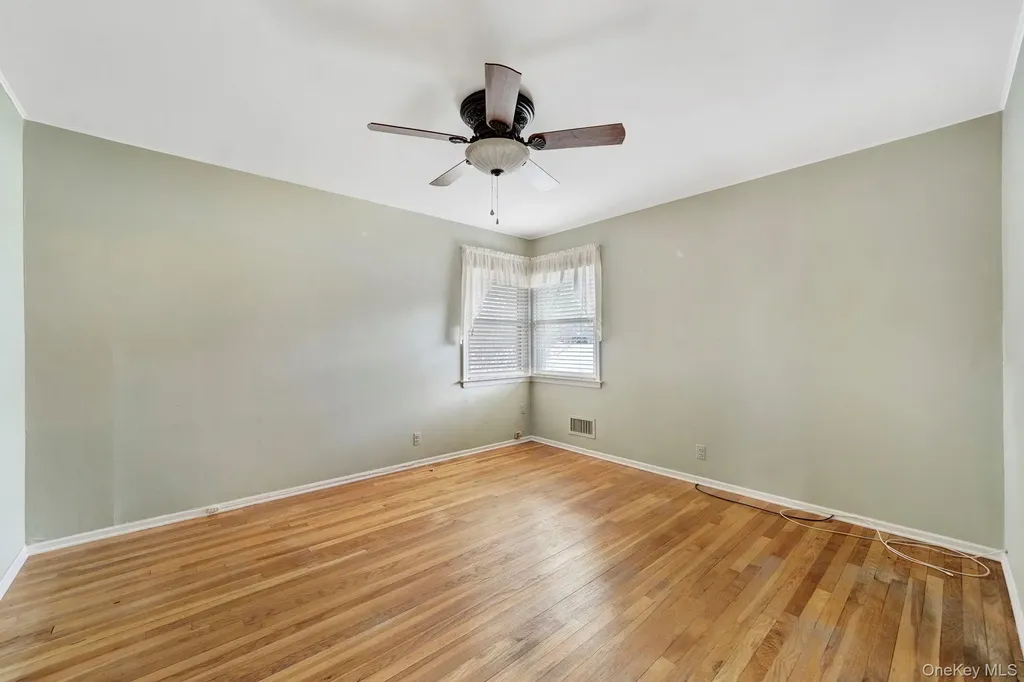 393 Coleridge Street Levittown NY 11756