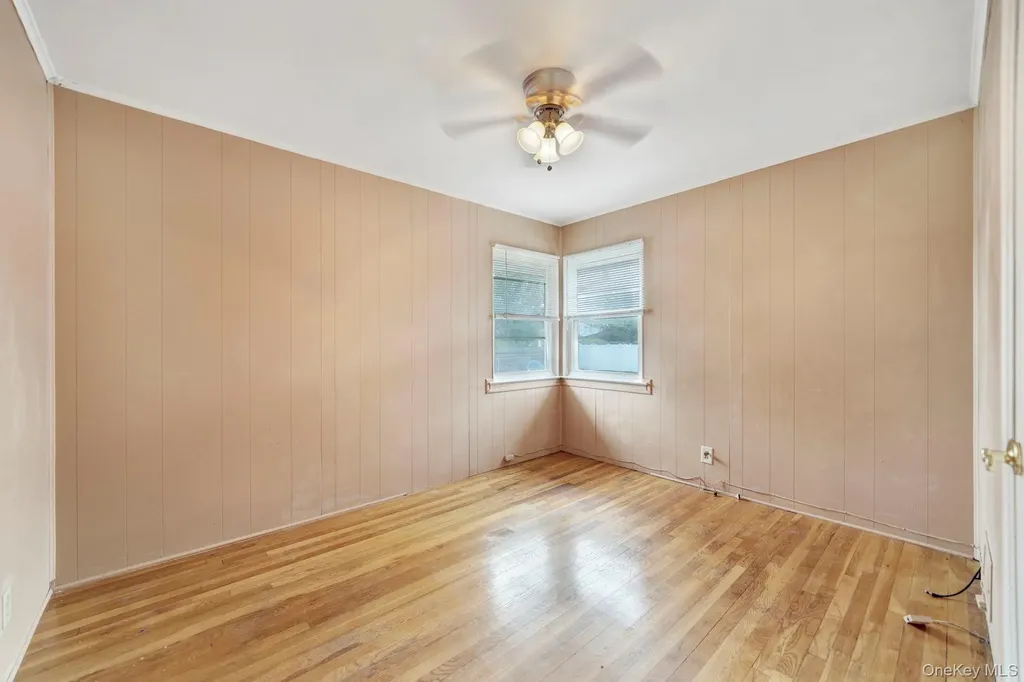 393 Coleridge Street Levittown NY 11756