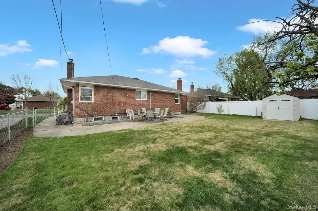 393 Coleridge Street Levittown NY 11756